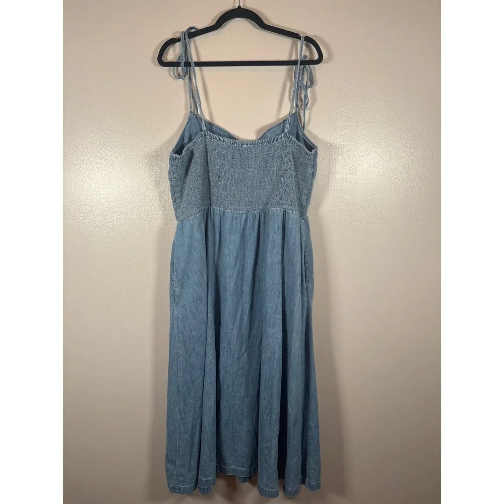 Gap Women's XXL Blue Denim Smocked Waist Tie Strap Midi Dress Light Wash Cotton - Picture 2 of 6